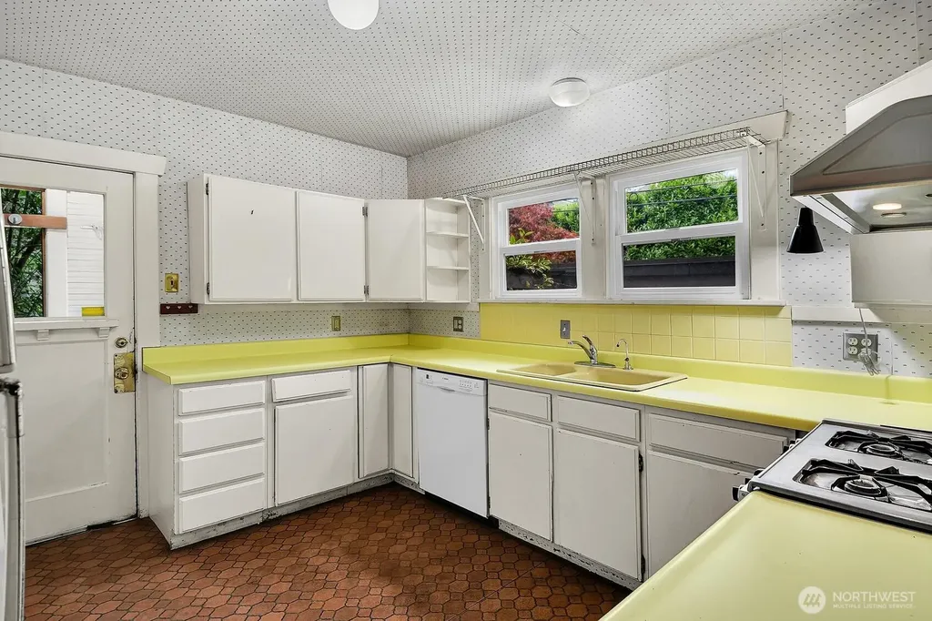 910 11th Avenue E Seattle WA 98102