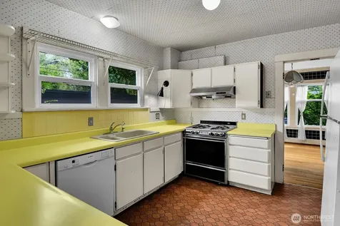 910 11th Avenue E Seattle WA 98102