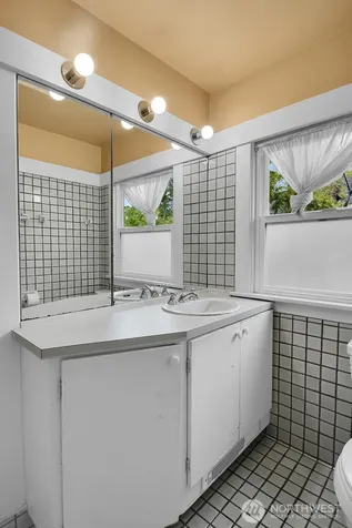 910 11th Avenue E Seattle WA 98102