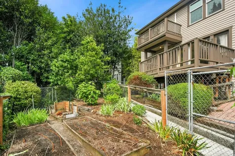 910 11th Avenue E Seattle WA 98102