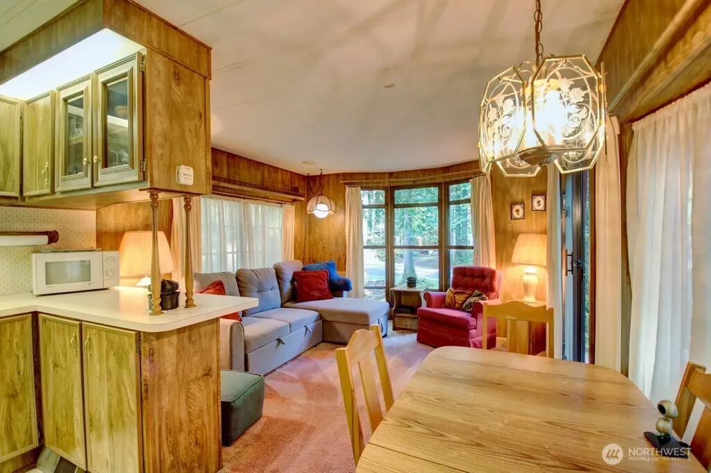 5 Wilderness Way Deming WA 98244