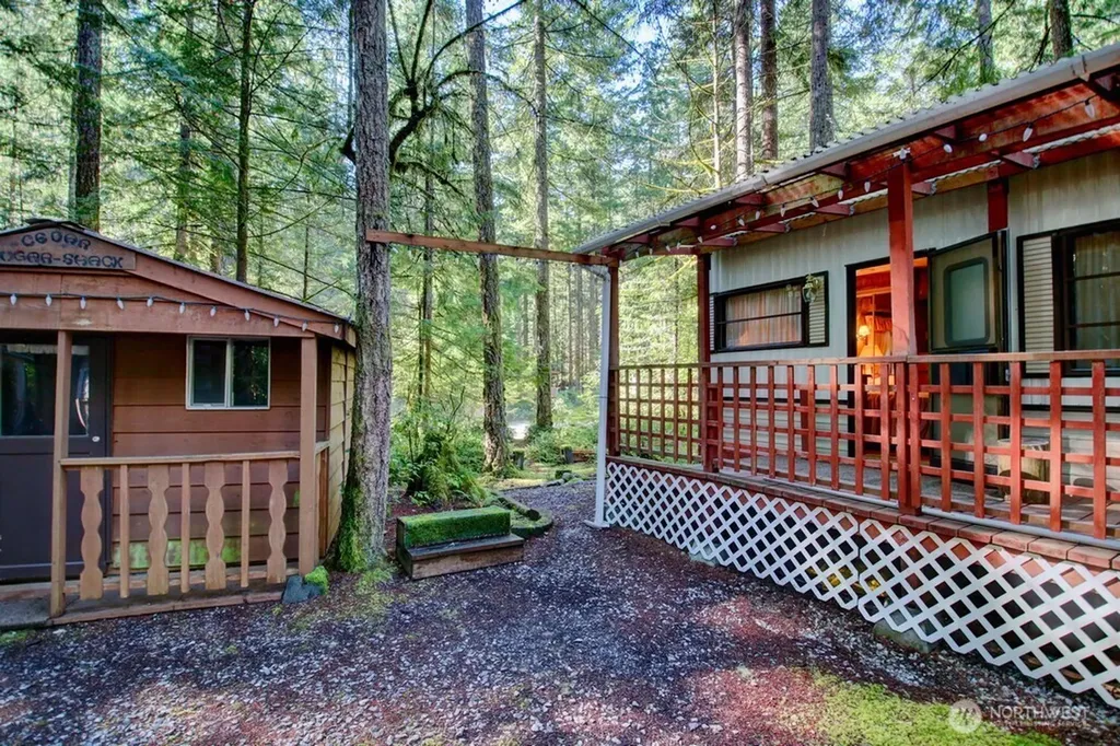 5 Wilderness Way Deming WA 98244