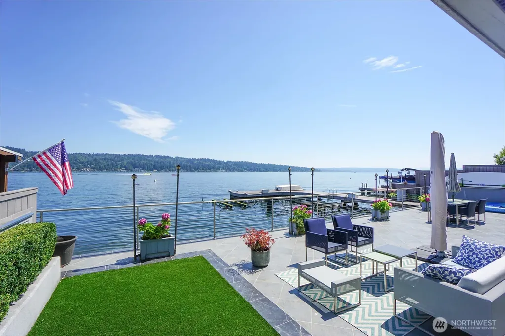 11762 Riviera Place NE Seattle WA 98125