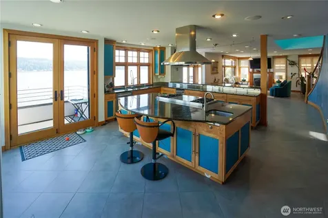 11762 Riviera Place NE Seattle WA 98125