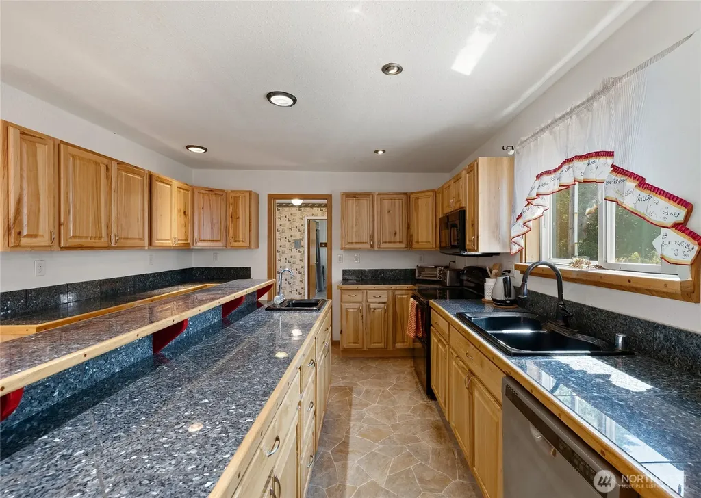 870 W Lost Lake Road Shelton WA 98584
