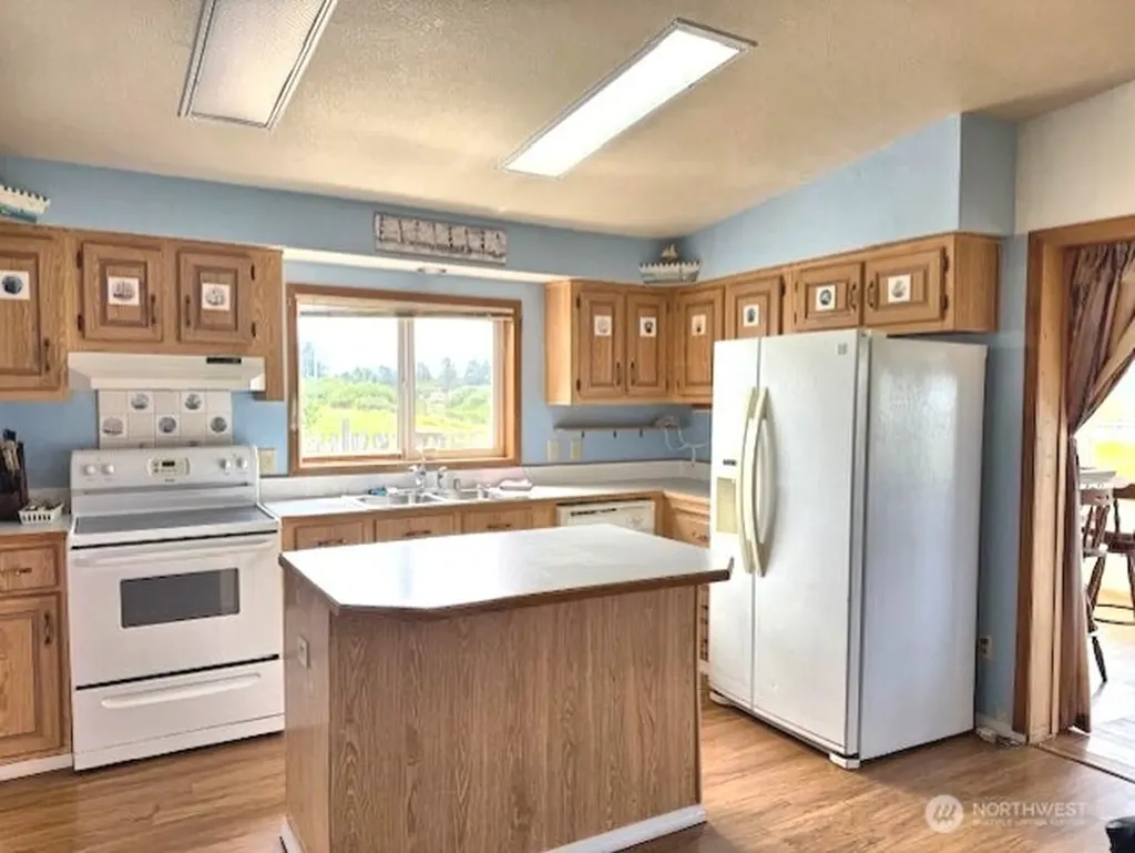 535 Canal Drive NE Ocean Shores WA 98569