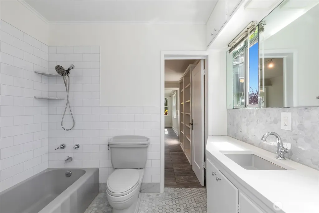 1228 23rd Avenue E Seattle WA 98112