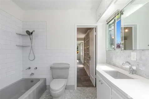 1228 23rd Avenue E Seattle WA 98112