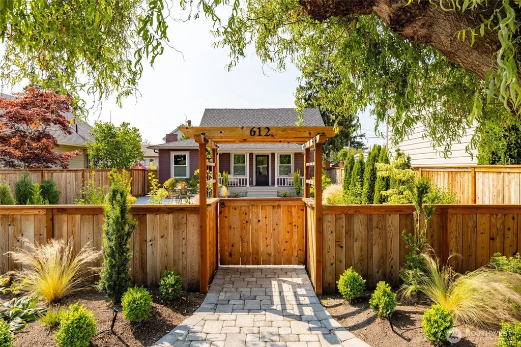 612 S Third Street La Conner WA 98257