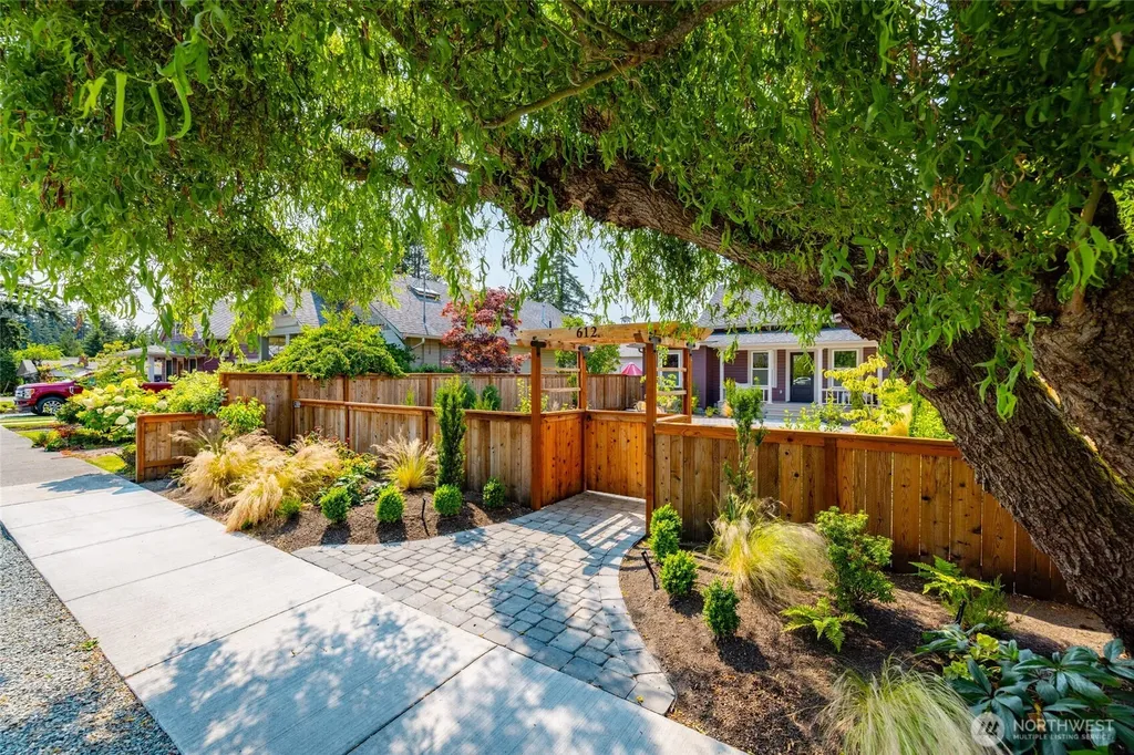 612 S Third Street La Conner WA 98257