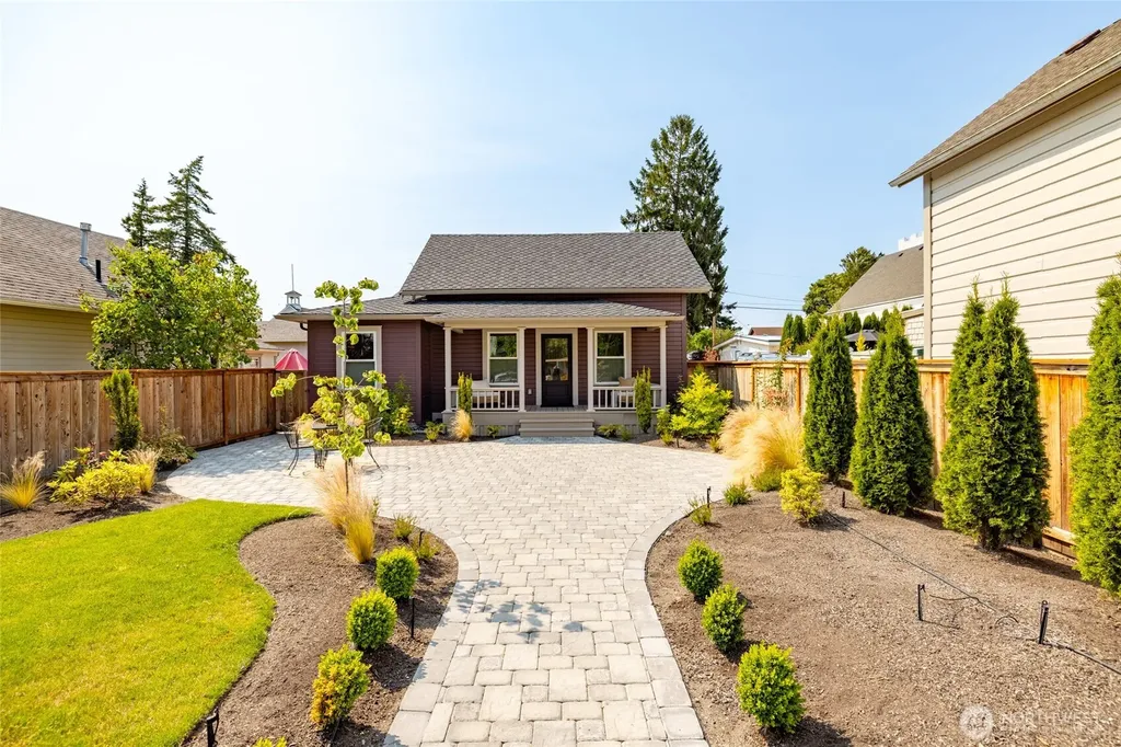 612 S Third Street La Conner WA 98257