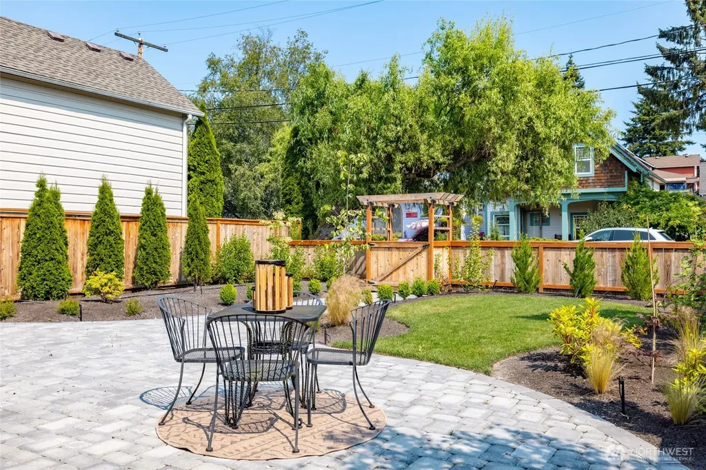 612 S Third Street La Conner WA 98257