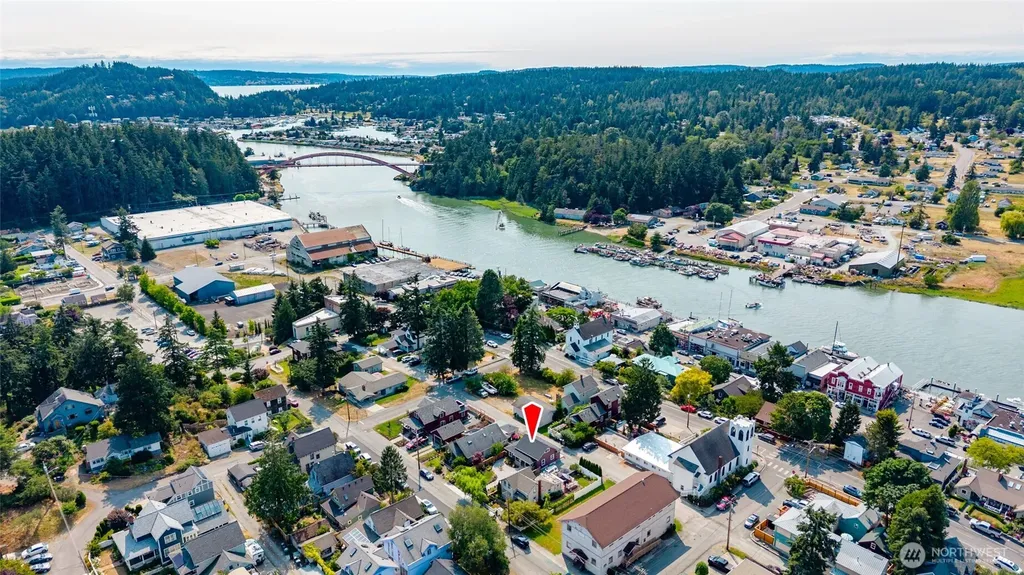 612 S Third Street La Conner WA 98257