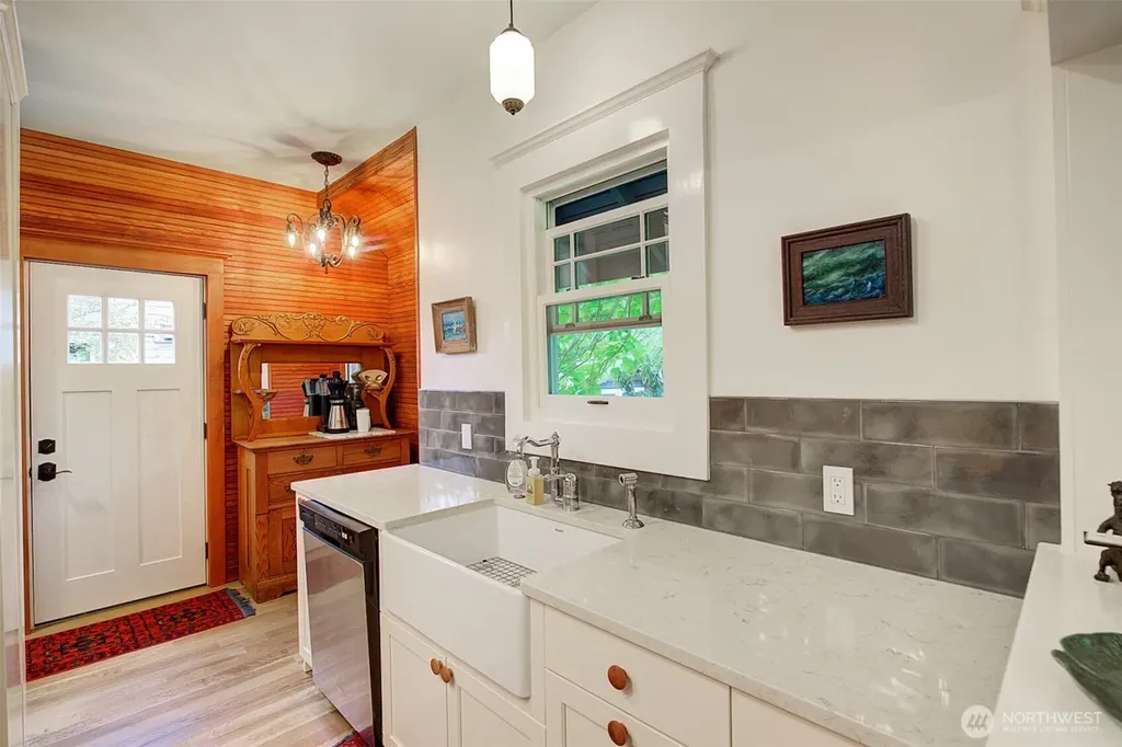 7418 8th Avenue NW Seattle WA 98117