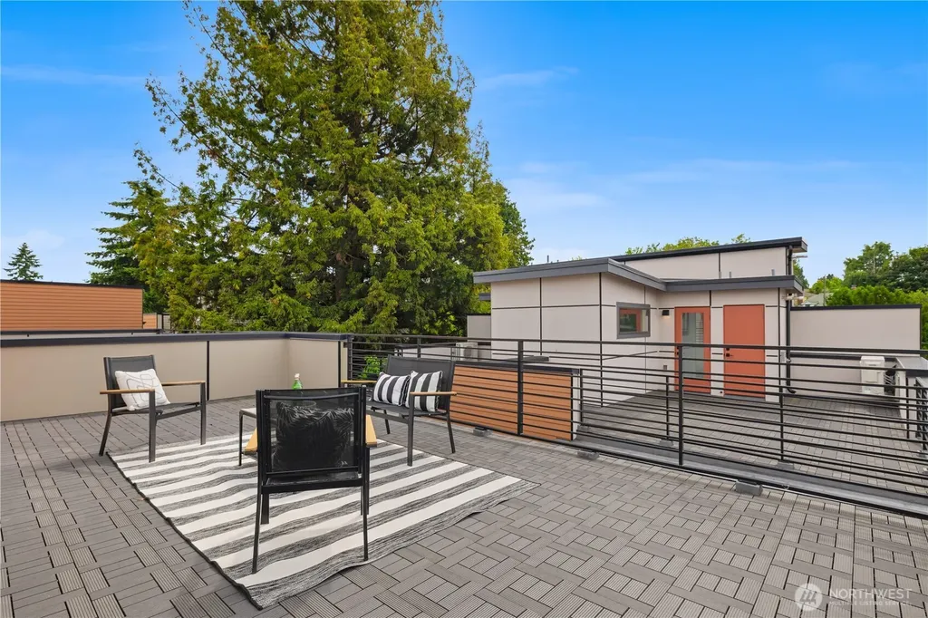 6538 Latona Avenue NE Seattle WA 98115