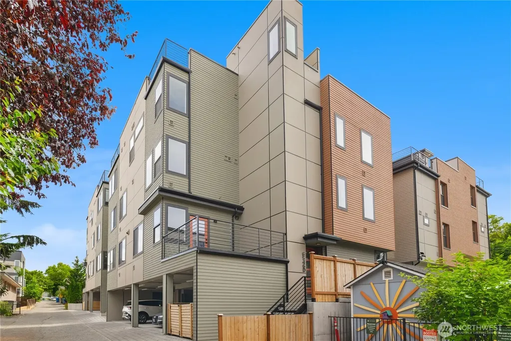 6538 Latona Avenue NE Seattle WA 98115