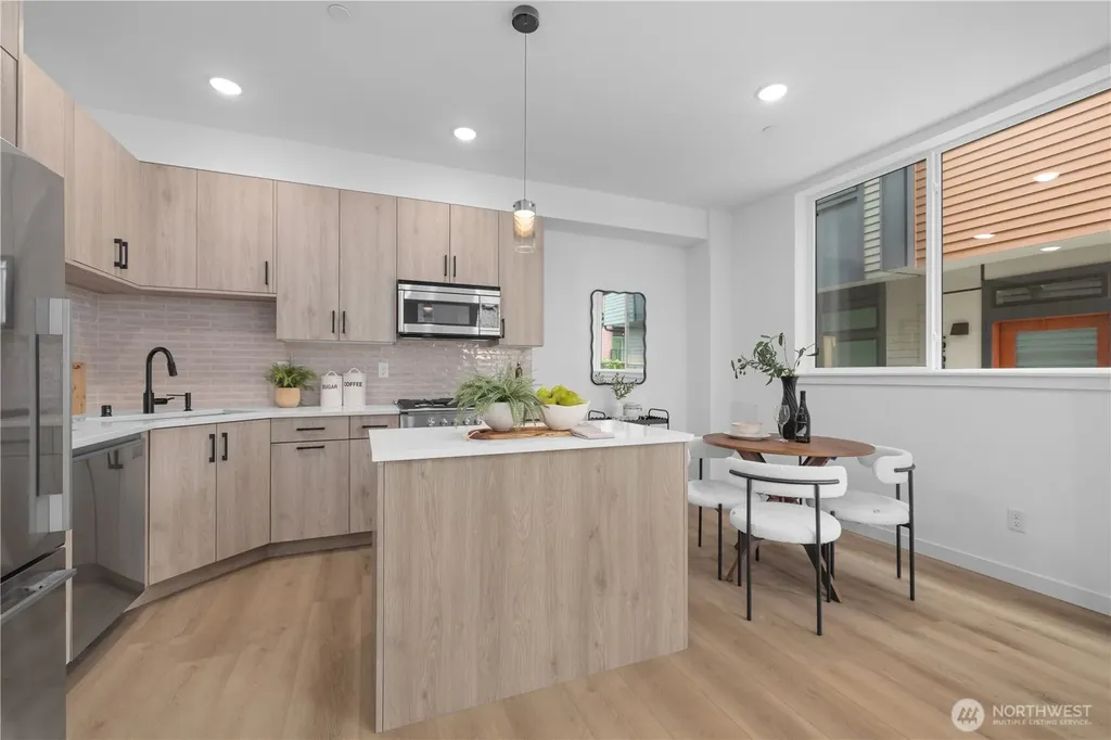 6538 Latona Avenue NE Seattle WA 98115