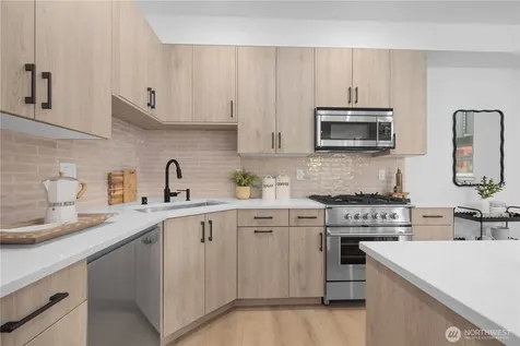 6538 Latona Avenue NE Seattle WA 98115