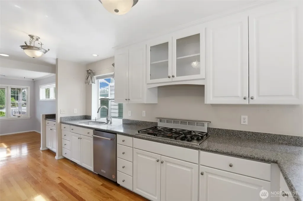 31422 7th Place SW Federal Way WA 98023