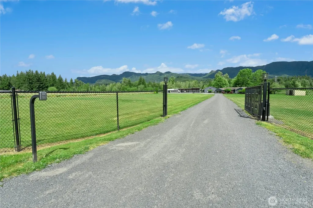 41218 292nd Way SE Enumclaw WA 98022