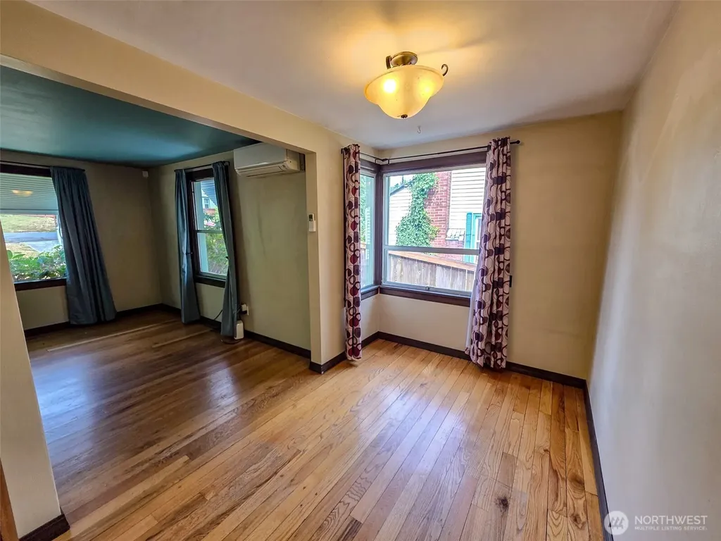 11422 71st Place S Seattle WA 98178