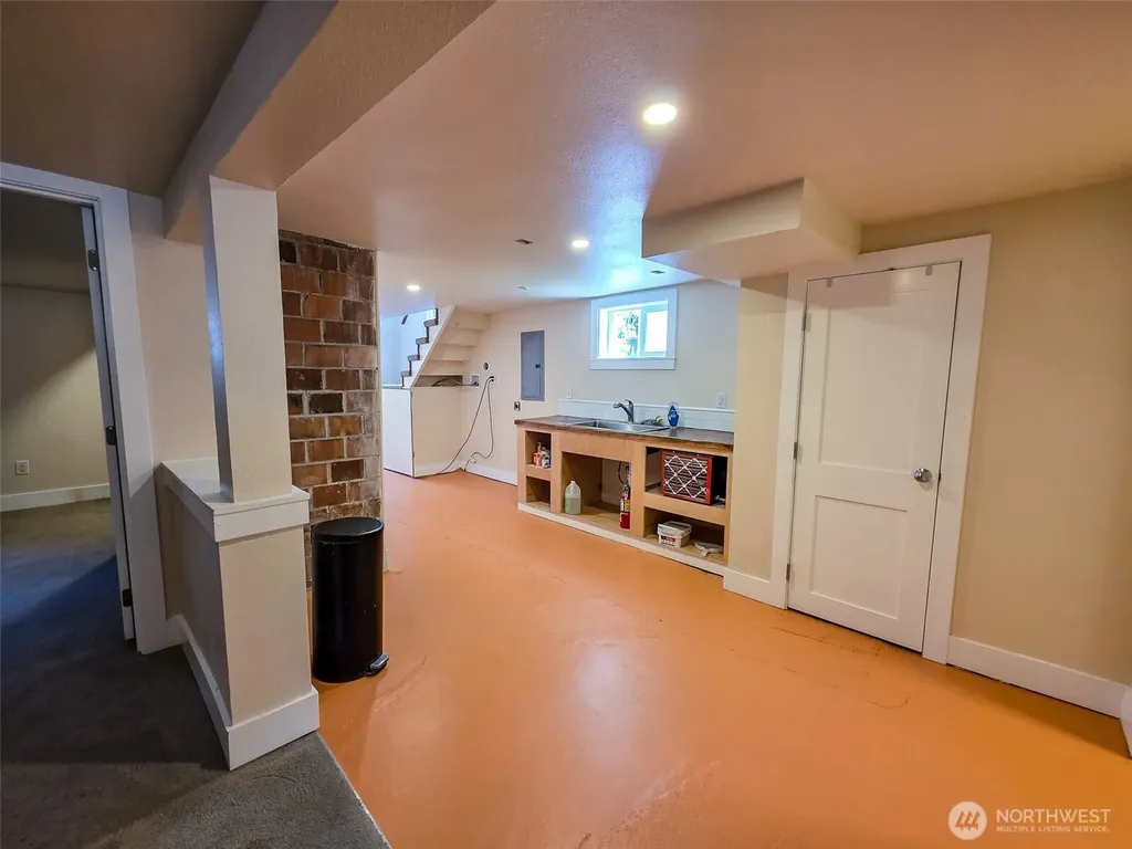 11422 71st Place S Seattle WA 98178