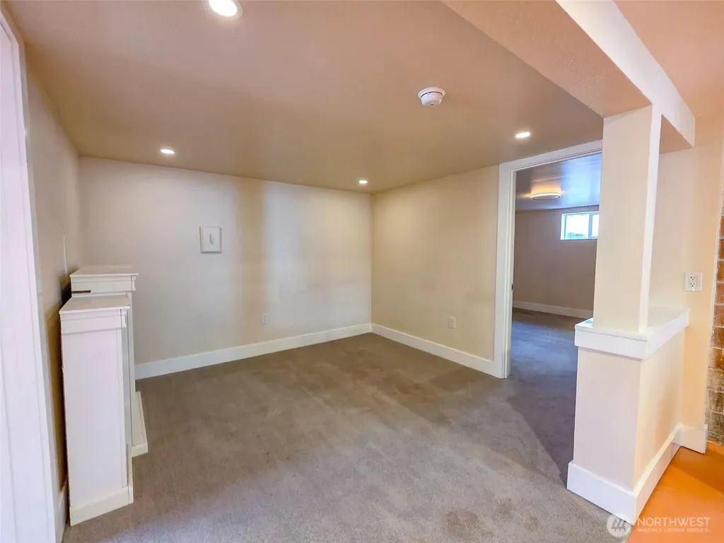 11422 71st Place S Seattle WA 98178