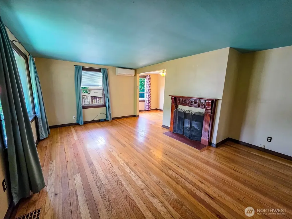 11422 71st Place S Seattle WA 98178