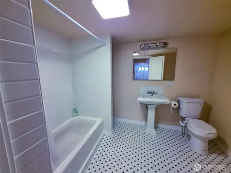 11422 71st Place S Seattle WA 98178