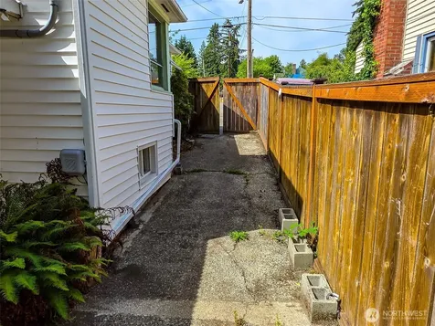 11422 71st Place S Seattle WA 98178