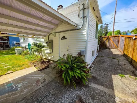 11422 71st Place S Seattle WA 98178