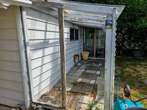11422 71st Place S Seattle WA 98178
