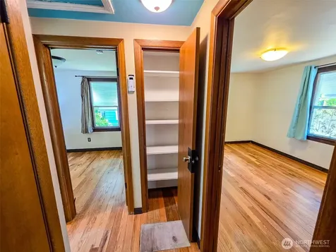 11422 71st Place S Seattle WA 98178