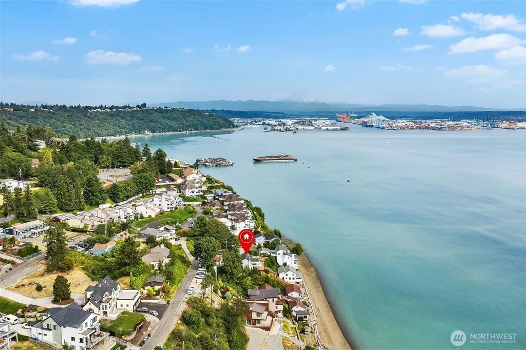 4512 Layman Ter NE Tacoma WA 98422