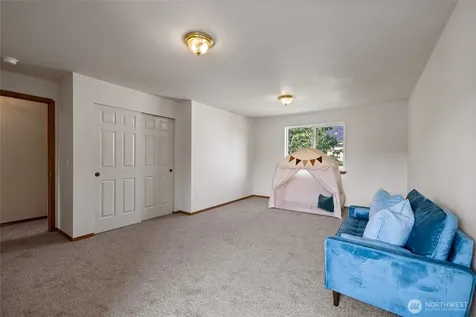 808 13th Street SE Puyallup WA 98372