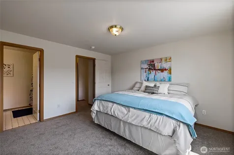 808 13th Street SE Puyallup WA 98372