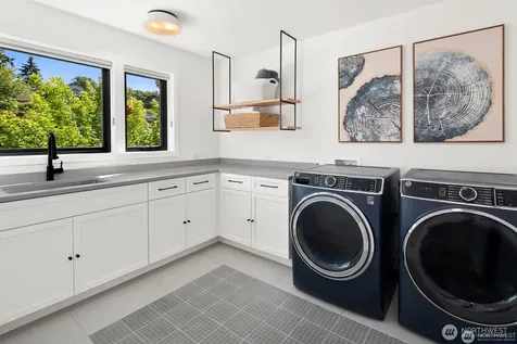 728 W Etruria Street Seattle WA 98119