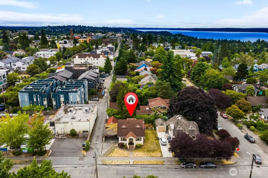 4317 SW Charlestown Street Seattle WA 98116