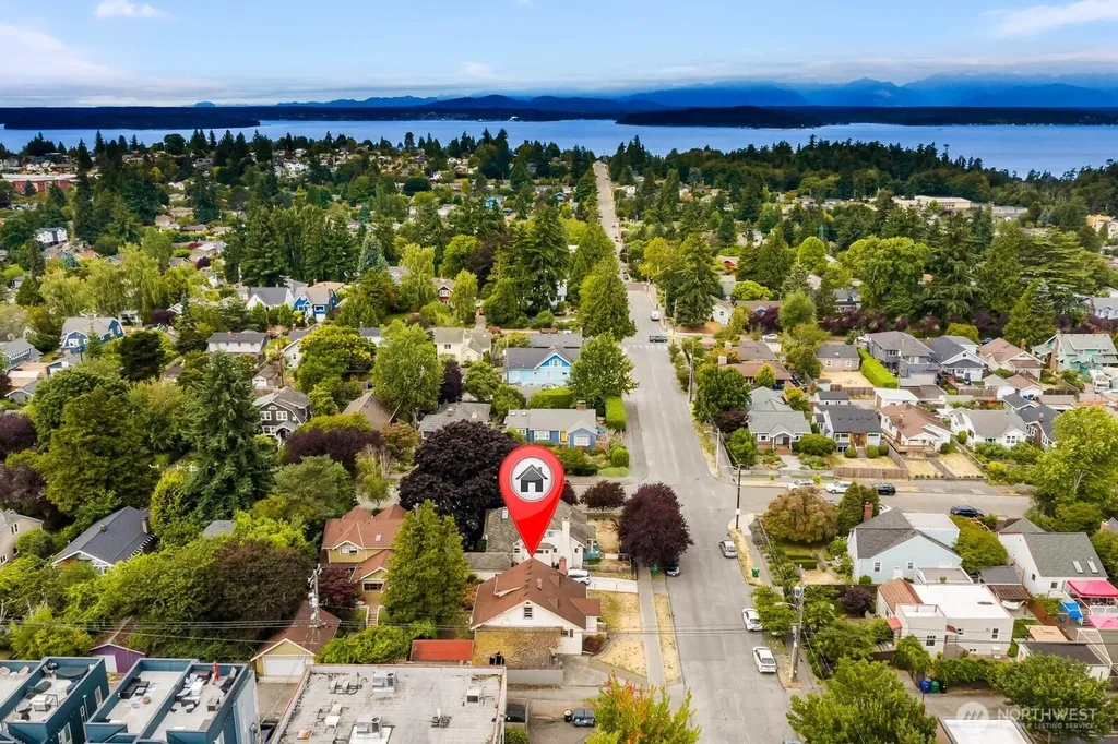4317 SW Charlestown Street Seattle WA 98116