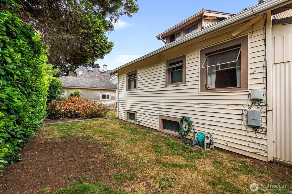 4317 SW Charlestown Street Seattle WA 98116