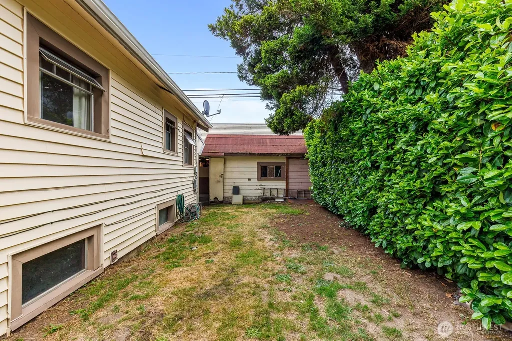 4317 SW Charlestown Street Seattle WA 98116