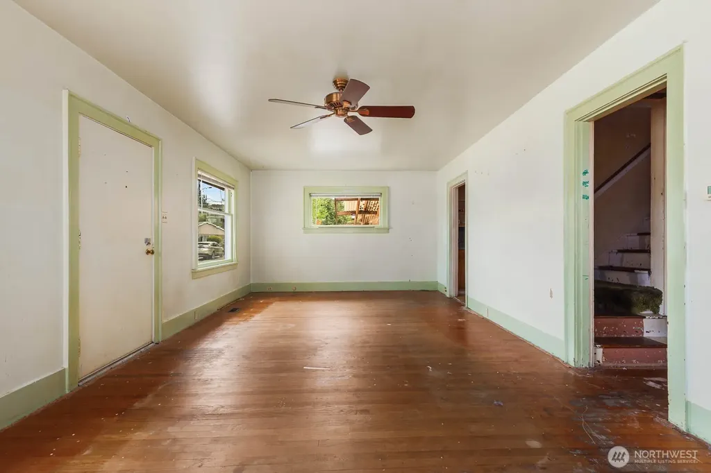 4317 SW Charlestown Street Seattle WA 98116