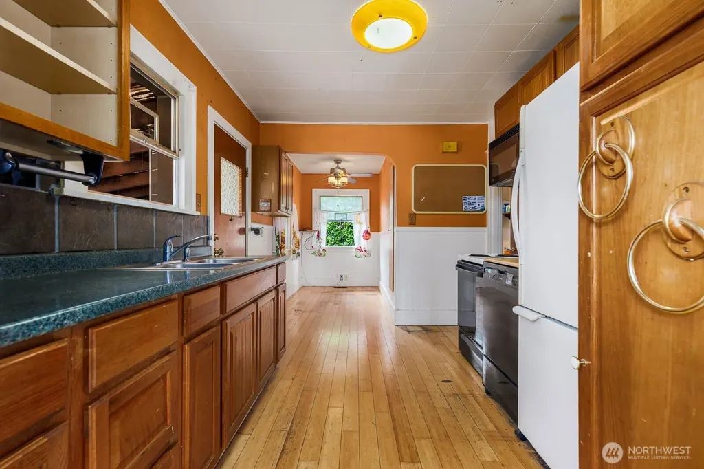 4317 SW Charlestown Street Seattle WA 98116