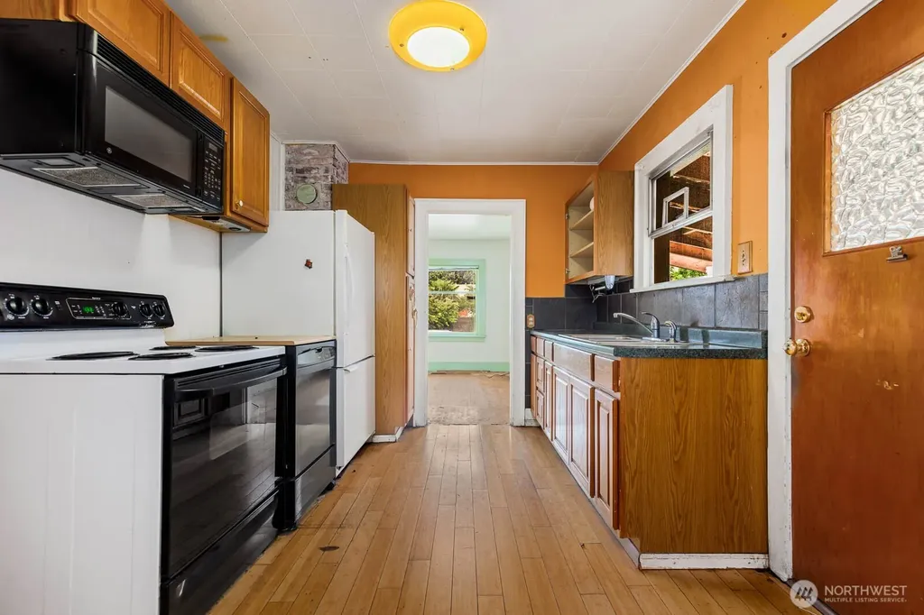 4317 SW Charlestown Street Seattle WA 98116
