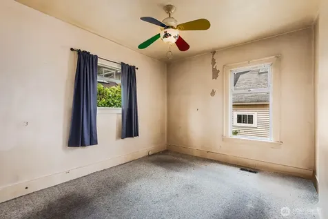 4317 SW Charlestown Street Seattle WA 98116