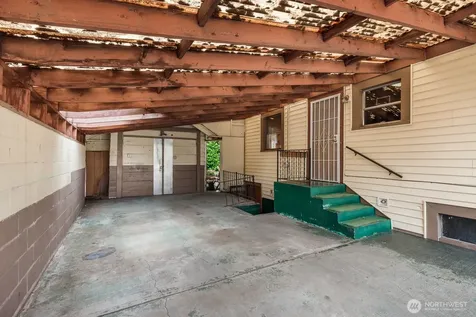 4317 SW Charlestown Street Seattle WA 98116