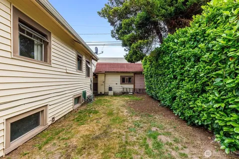 4317 SW Charlestown Street Seattle WA 98116
