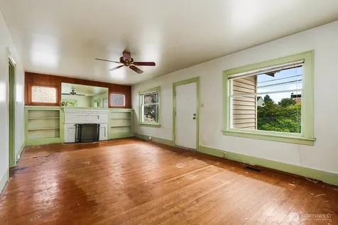 4317 SW Charlestown Street Seattle WA 98116