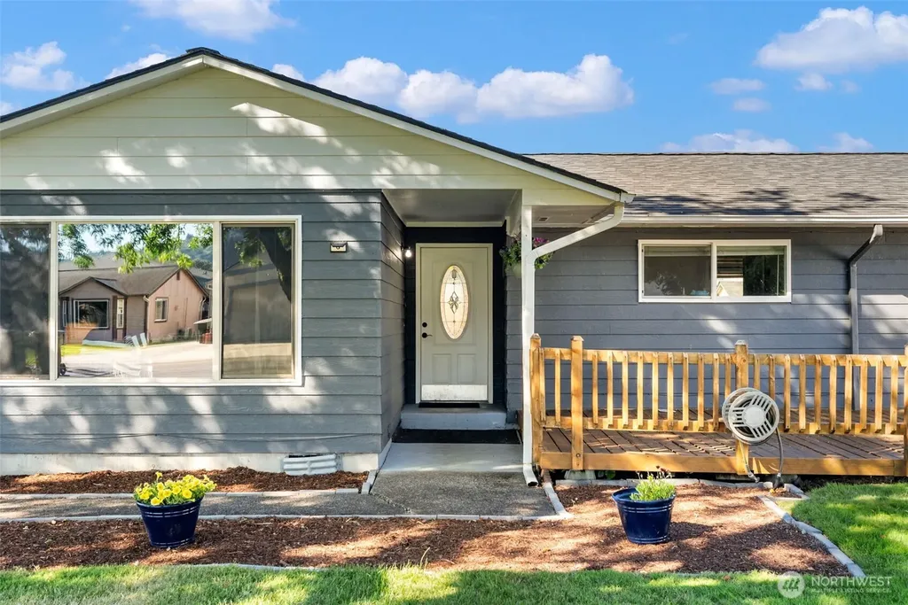 4210 Ohio Longview WA 98632