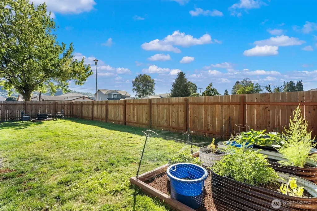4210 Ohio Longview WA 98632